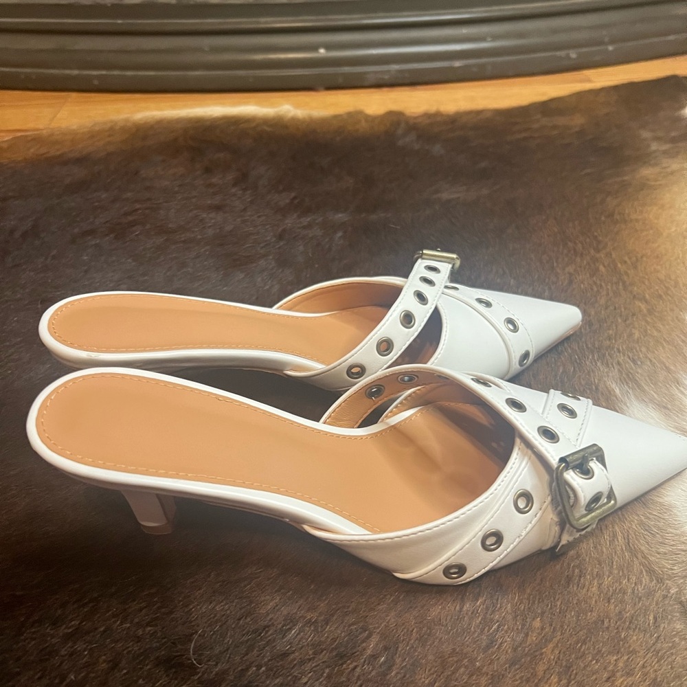 White and Brown Crisscross Heels - Picture 3 of 7